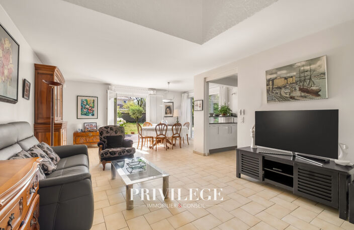 Chassieu   Maison familiale de 145 m2 avec jardin de 709 m2 — photo 5