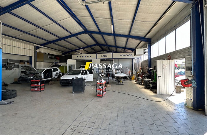 A VENDRE - Local commercial de 275 m² - SEVERAC D'AVEYRON — photo 2