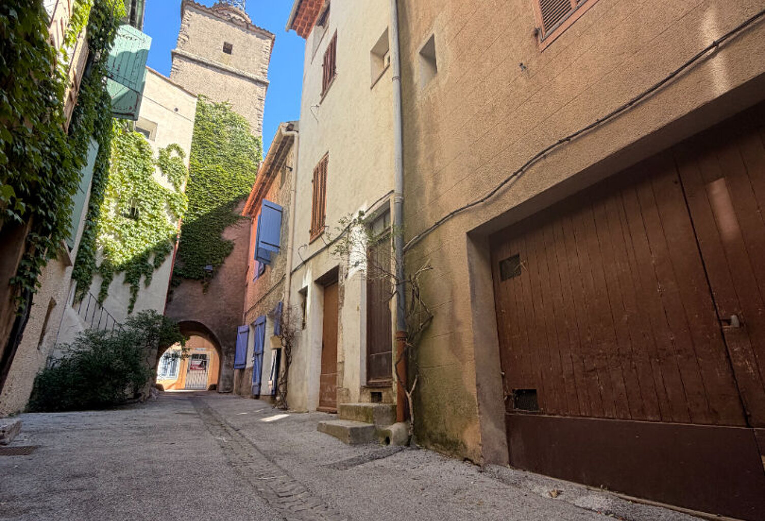 Maison de village avec terrasse et garage — photo 1
