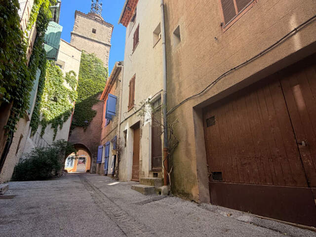 Maison de village avec terrasse et garage — photo du bien