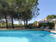 UZES PONT DU GARD : Maison de charme avec piscine sur plus d — photo 2