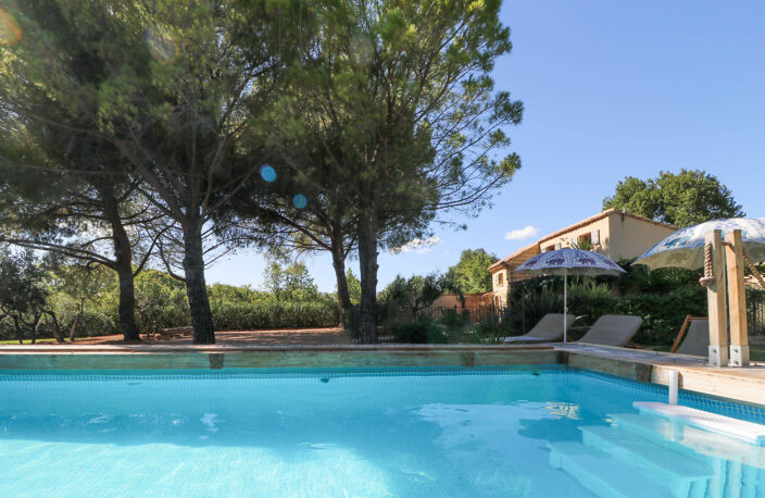 UZES PONT DU GARD : Maison de charme avec piscine sur plus d — photo 2