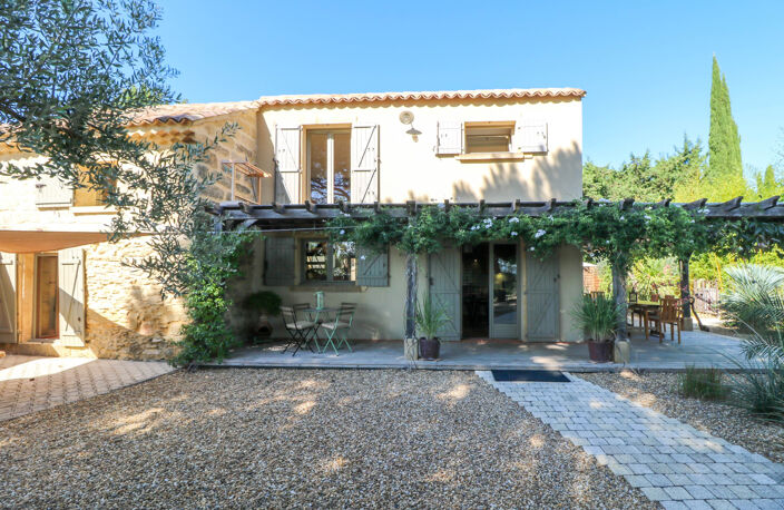 UZES PONT DU GARD : Maison de charme avec piscine sur plus d — photo 3