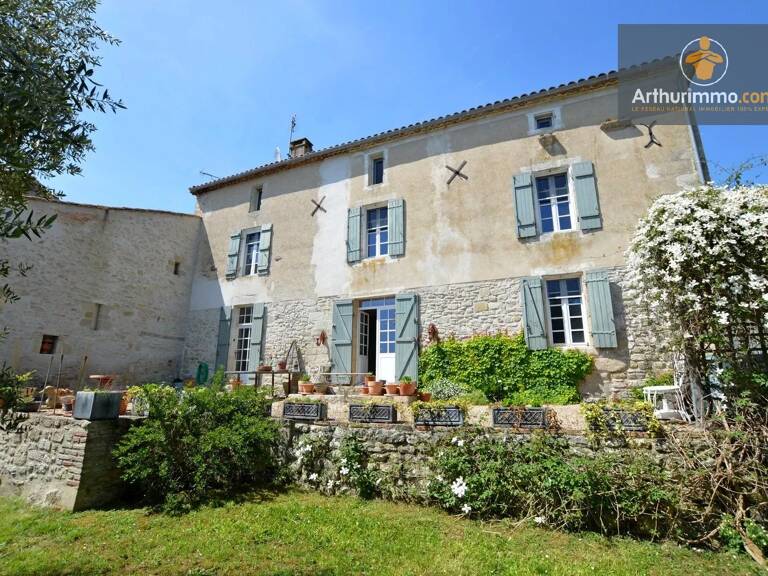 Maison de village avec jardin — photo 1