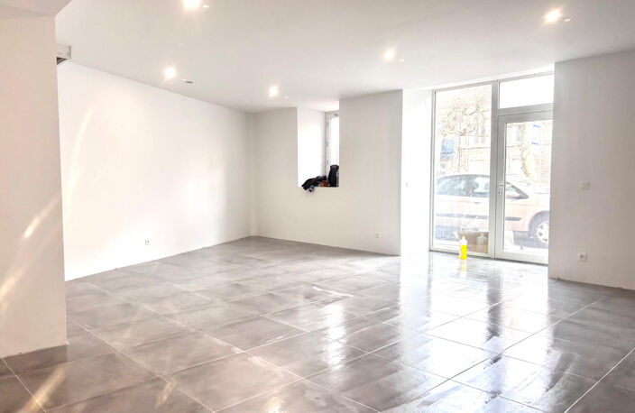 À louer   Studio de 46 m2 avec cave   Riols — photo 2