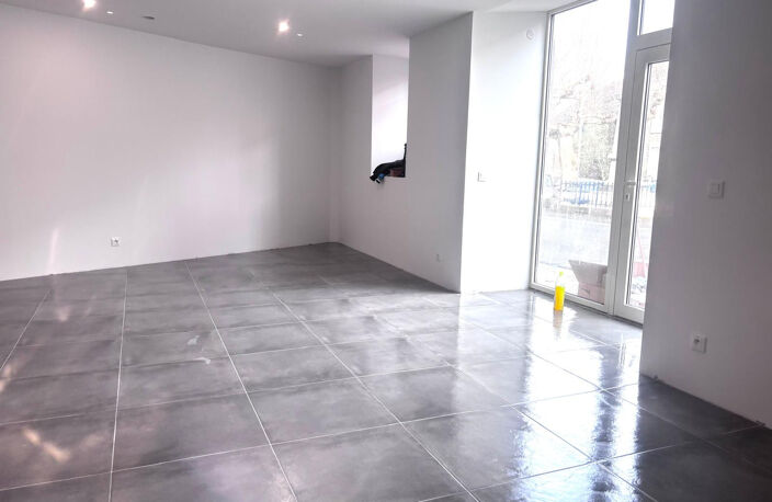 À louer   Studio de 46 m2 avec cave   Riols — photo 3