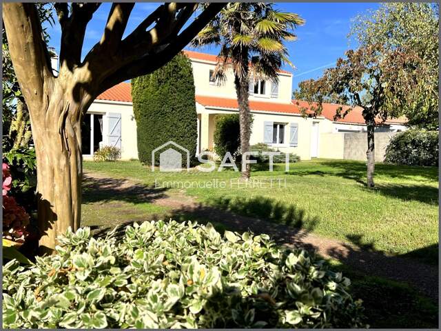 Charmante maison familiale avec dépendances sur 1 390 m²  Angles — photo du bien