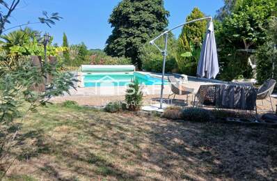 Propriété d'exception  et sa piscine — photo du bien