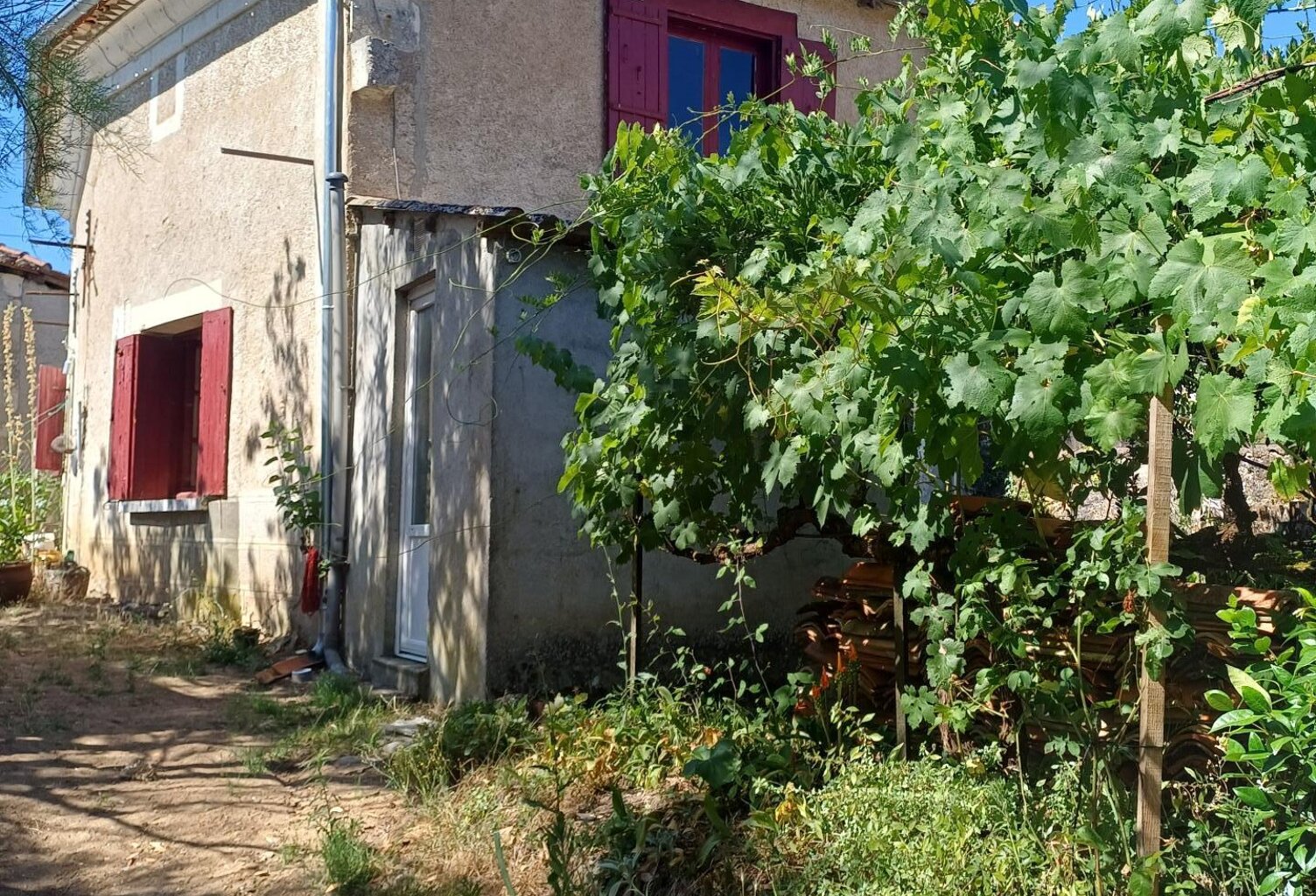 Campagne. Toitures neuves. Fosse septique neuve. Terrain — photo 1