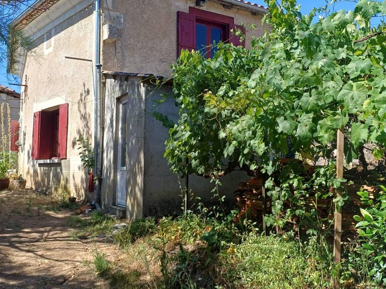 Campagne. Toitures neuves. Fosse septique neuve. Terrain — photo 1
