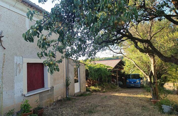 Campagne. Toitures neuves. Fosse septique neuve. Terrain — photo 2