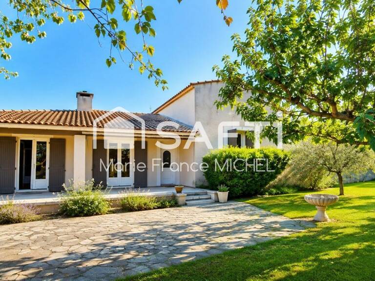 Au calme, dans un environnement recherché ! Maison 4 chambres sur un terrain de 1 860 m² exposé plein sud, avec piscine et pool house. Un véritable havre de paix à découvrir sans tarder ! — photo 1