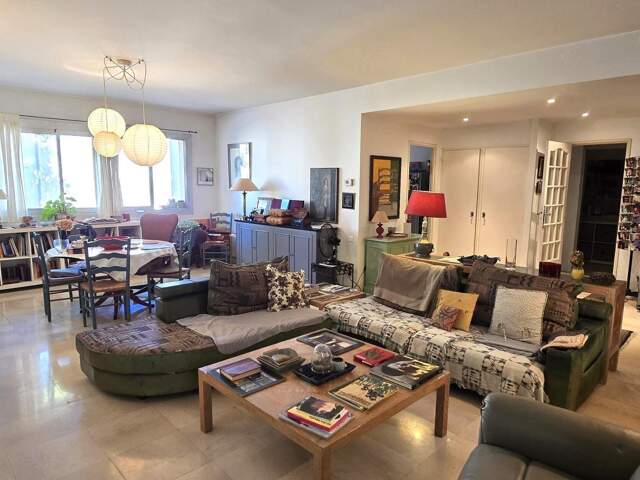 T4 de 105 m² avec loggia, au calme en intra-muros — photo du bien