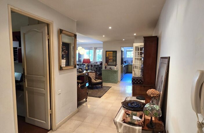 T4 de 105 m² avec loggia, au calme en intra-muros — photo 3