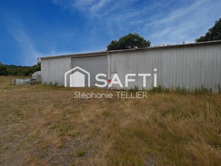 Sur le Secteur de Callac Terrain avec une partie constructible + hangar — photo 1