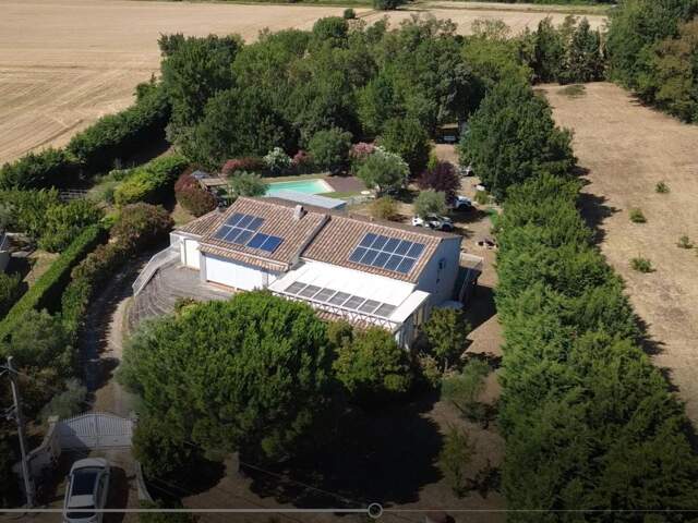 À Castelnaudary  Maison familiale avec piscine sur plus de 5 000 m² de terrain arboré — photo du bien
