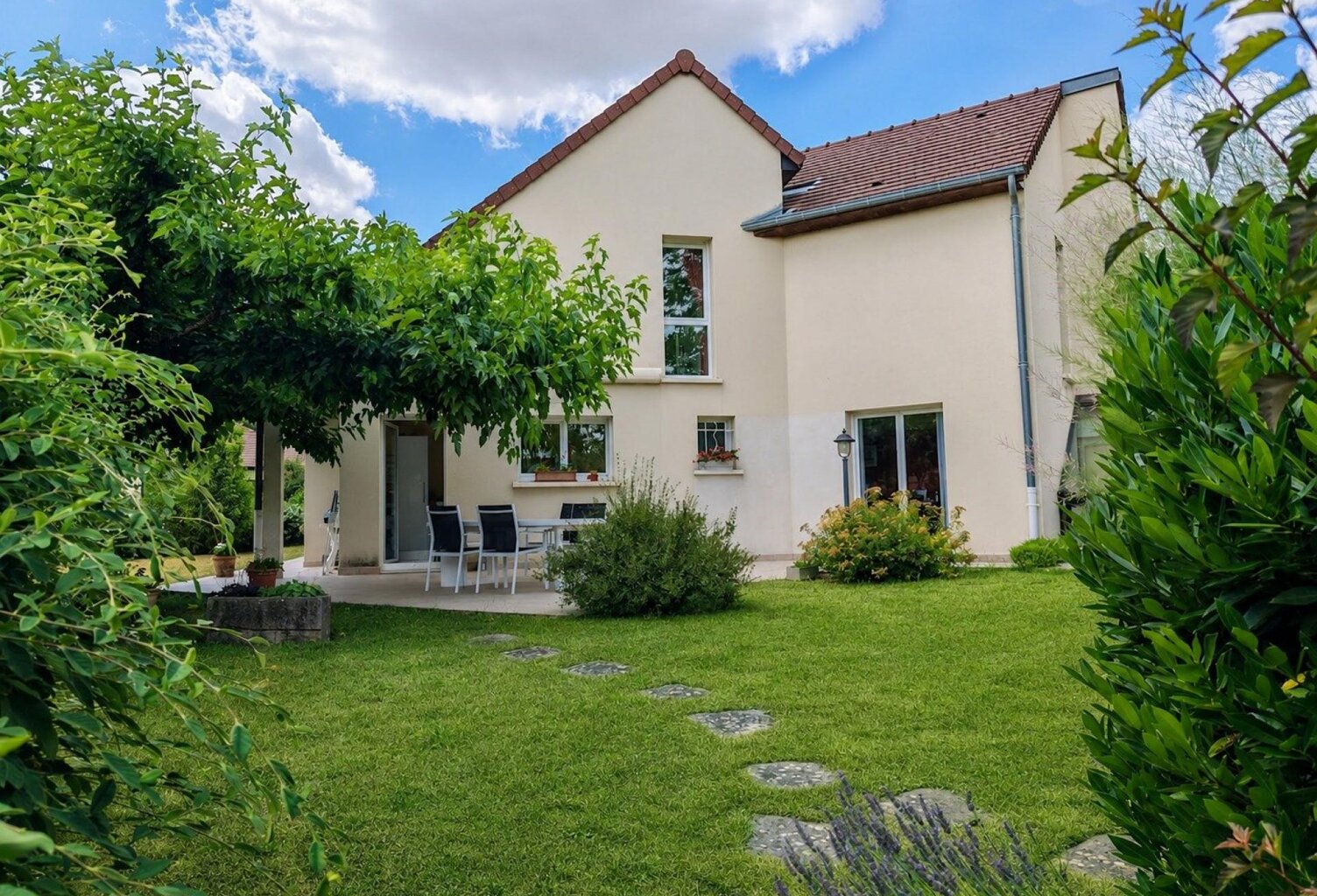 AHUY  Maison d'architecte T6, terrain 716m2 — photo 1