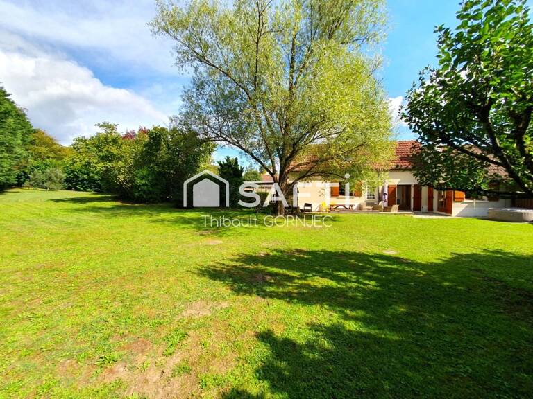 Maison rénovée de 147.5 m² à Bourron-Marlotte : charme, lumière et plafond cathédrale, au cœur d'un magnifique jardin arboré de 1 600 m². — photo 1