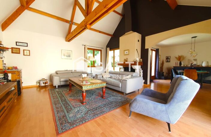 Maison rénovée de 147.5 m² à Bourron-Marlotte : charme, lumière et plafond cathédrale, au cœur d'un magnifique jardin arboré de 1 600 m². — photo 3