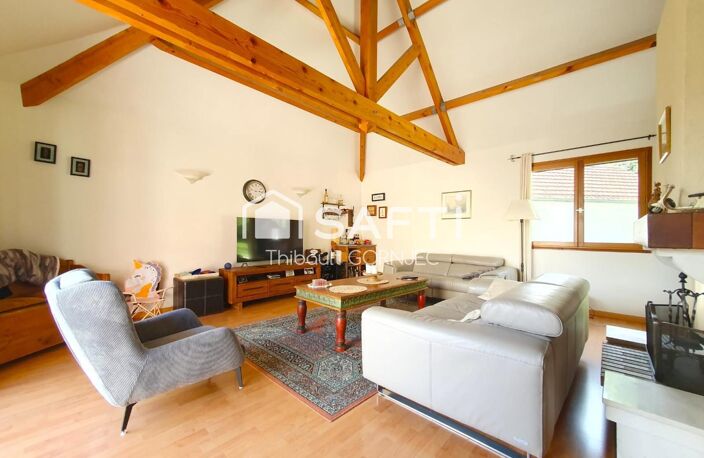 Maison rénovée de 147.5 m² à Bourron-Marlotte : charme, lumière et plafond cathédrale, au cœur d'un magnifique jardin arboré de 1 600 m². — photo 4