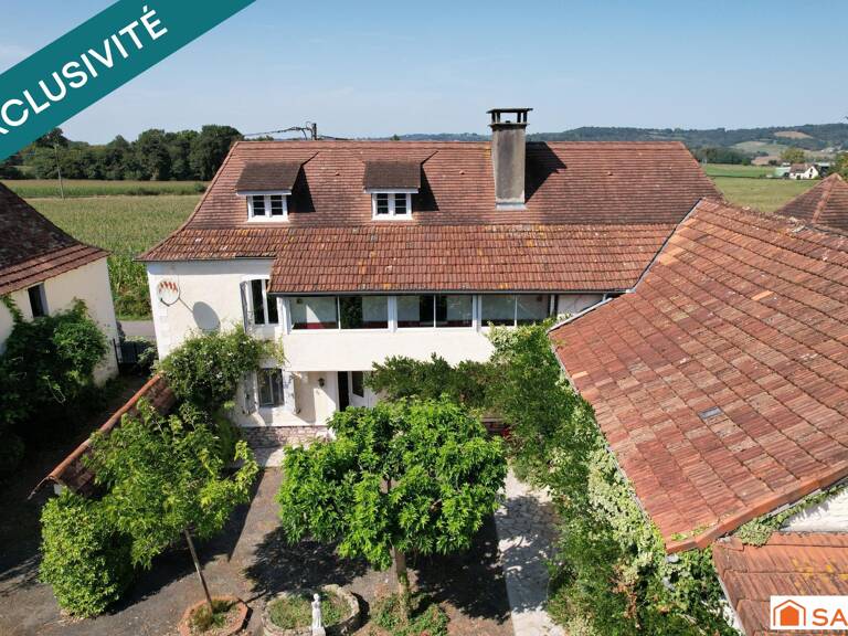 Authentique Béarnaise 213M2 avec dépendances et jardin à l'anglaise — photo 1
