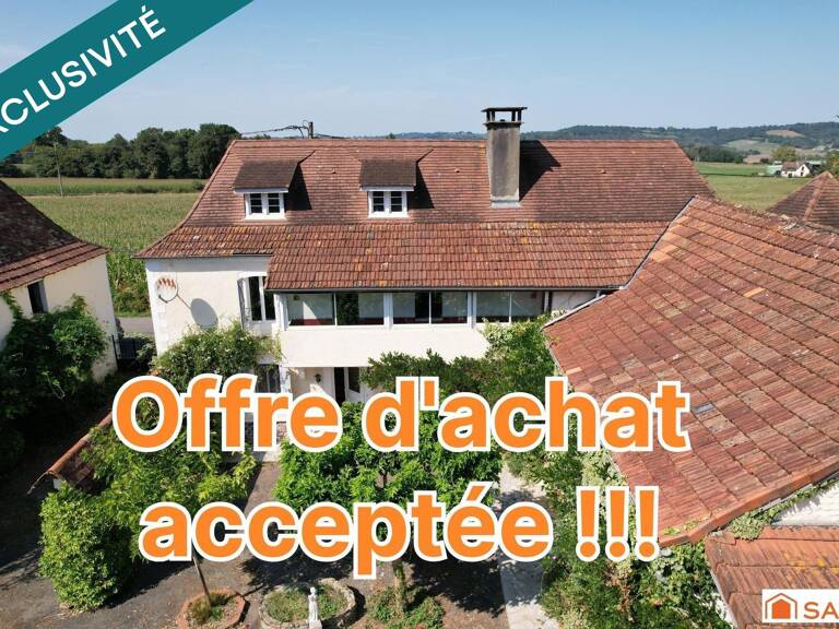 Authentique Béarnaise 213M2 avec dépendances et jardin à l'anglaise — photo 1