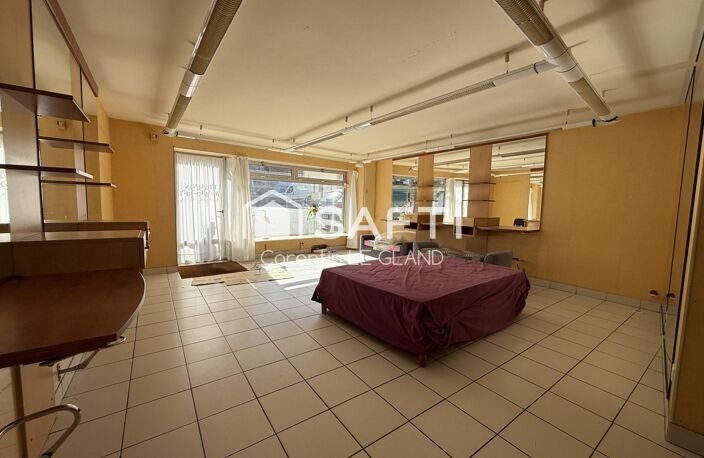 Immeuble en centre-bourg — photo 2