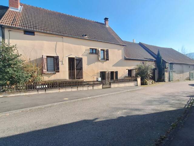 Maison beau potentiel avec plusieurs dépendances — photo du bien