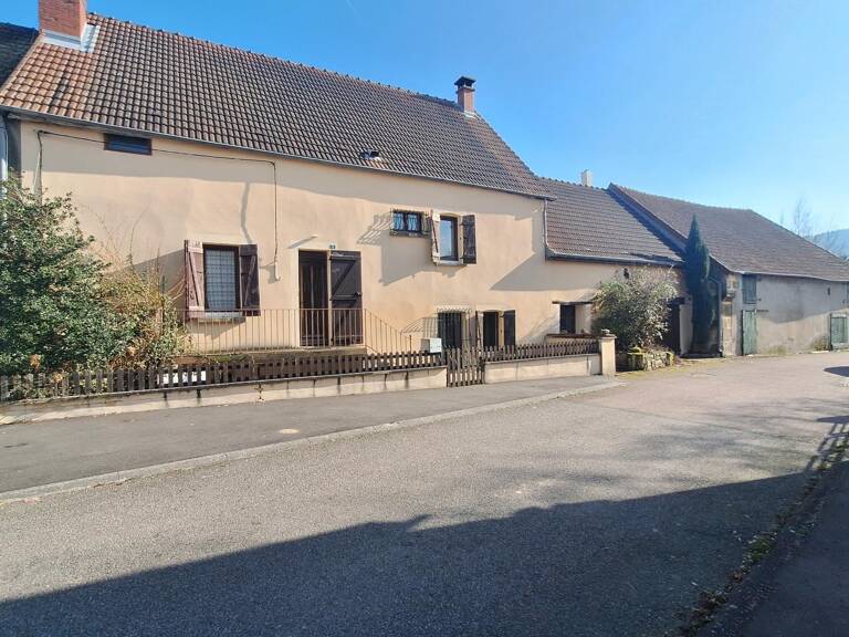 Maison beau potentiel avec plusieurs dépendances — photo 1