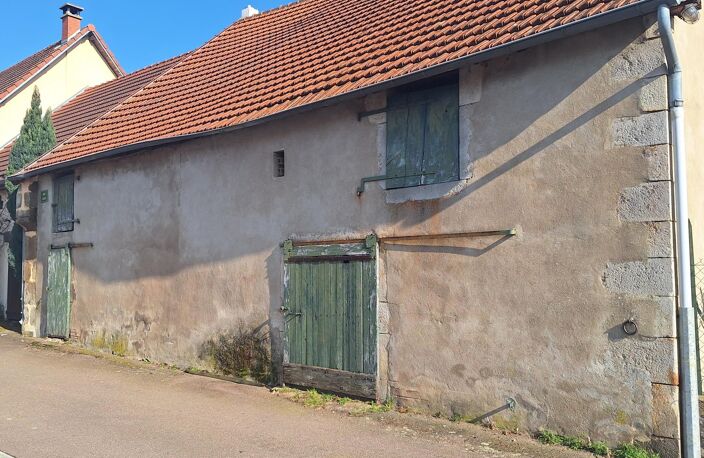 Maison beau potentiel avec plusieurs dépendances — photo 2