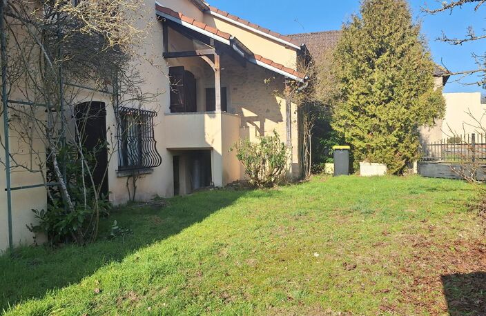 Maison beau potentiel avec plusieurs dépendances — photo 3