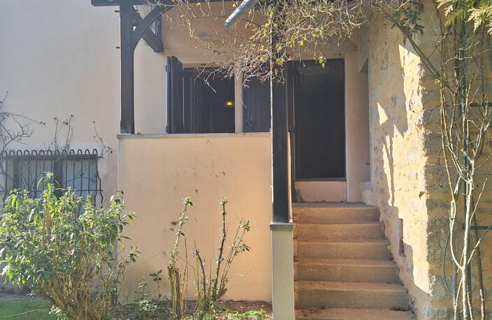 Maison beau potentiel avec plusieurs dépendances — photo 4