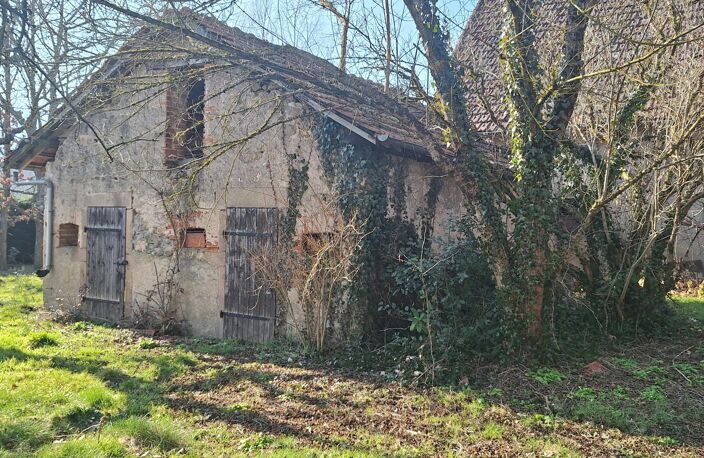 Maison beau potentiel avec plusieurs dépendances — photo 5