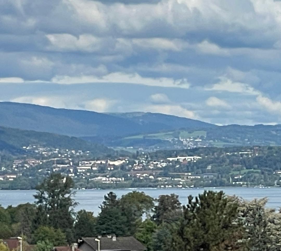 Vue exceptionnelle lac & montagnes – Maison avec jardin, terrasse & jacuzzi, lac Annecy