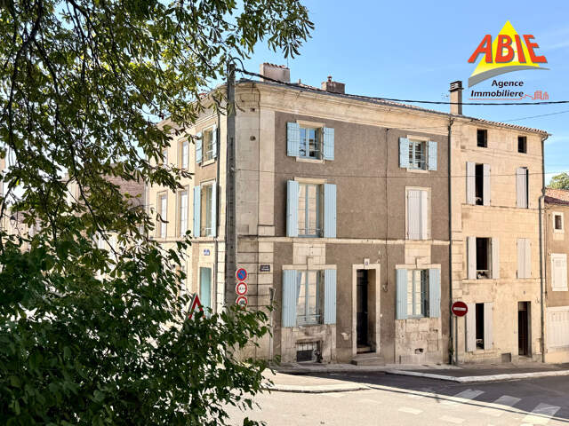 Maison 4 chambres dans l'hypercentre de Fontenay-le-Comte — photo du bien