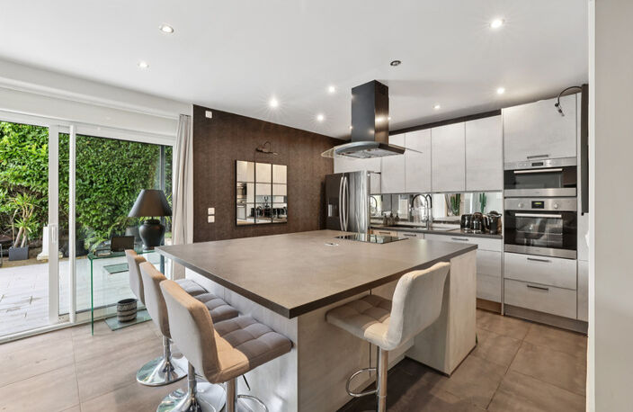 Champagne au Mont d'Or : maison familiale de 208 m2, 5 chamb — photo 4