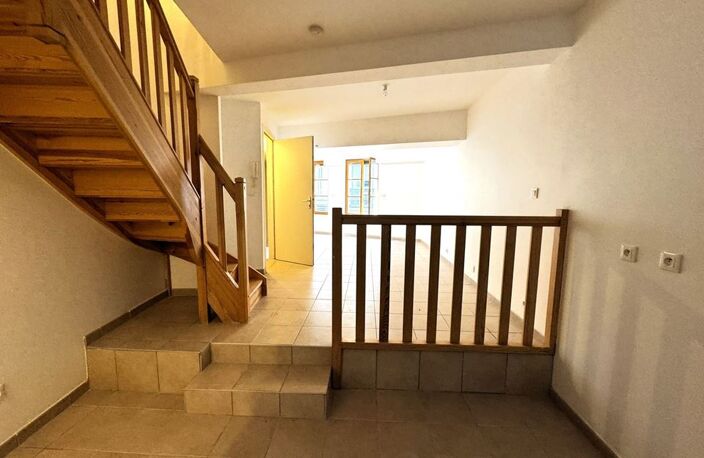Immeuble - 108m ² — photo 3