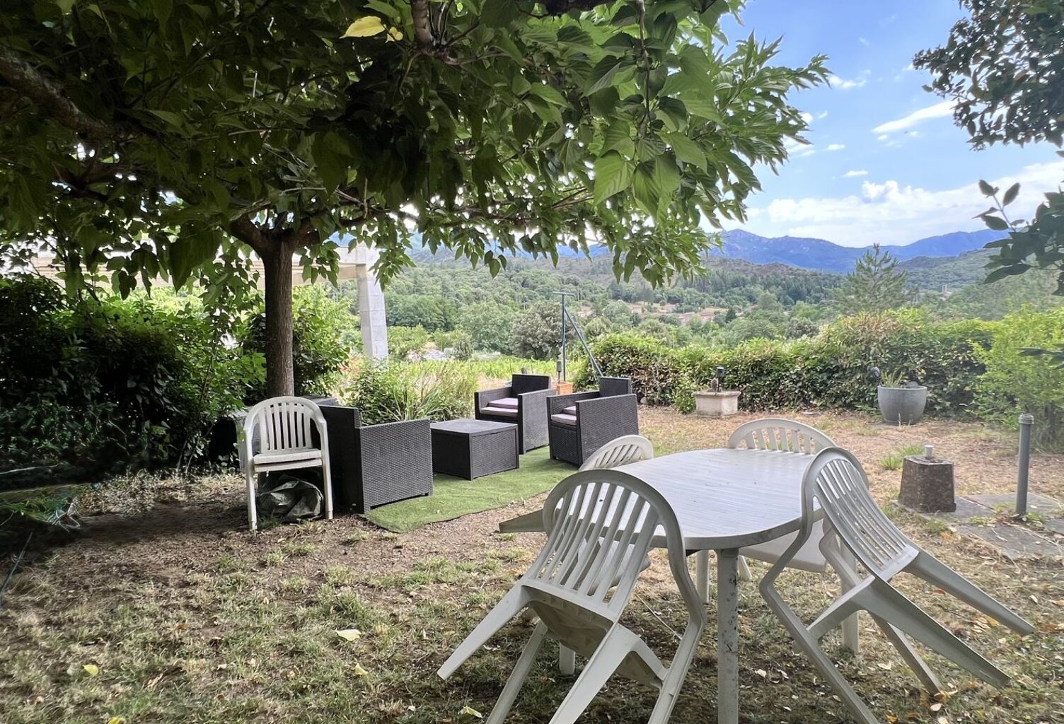 Maison de village avec jardin et garage — photo 1