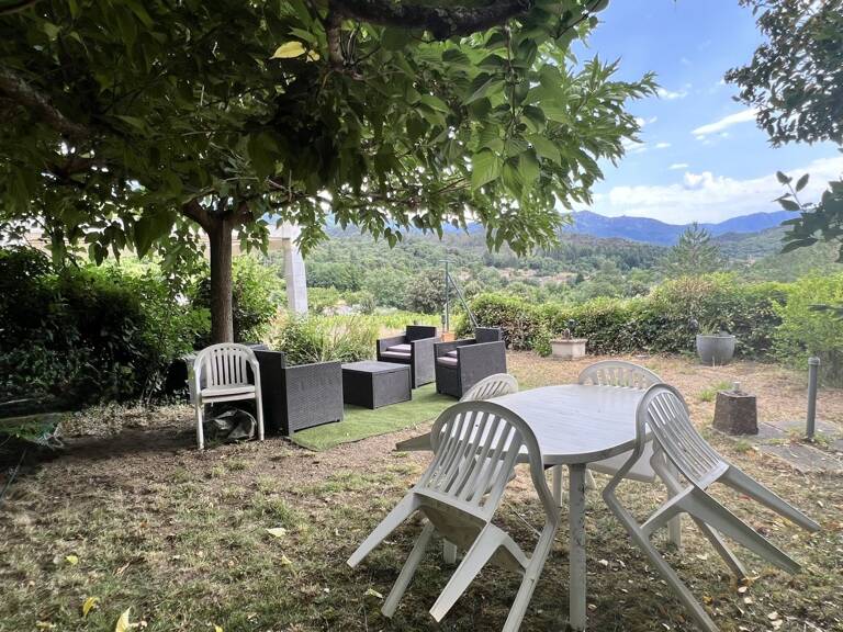 Maison de village avec jardin et garage — photo 1