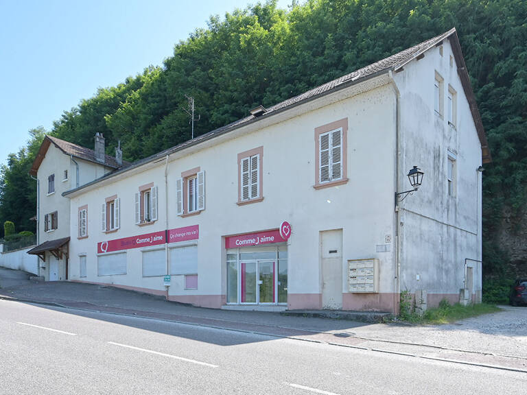 A VENDRE LOCAL COMMERCIAL A FORT POTENTIEL DE REHABILITATION — photo 1