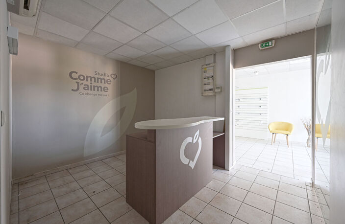 A VENDRE LOCAL COMMERCIAL A FORT POTENTIEL DE REHABILITATION — photo 3