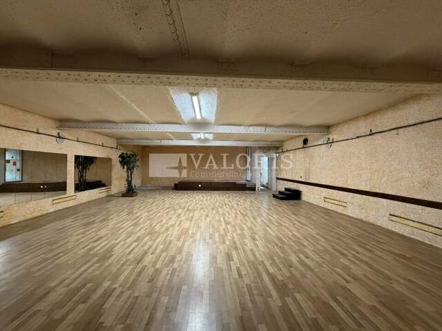 LOCAL COMMERCIAL à LOUER — photo du bien