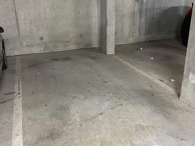 Parking  Bassins à flots — photo du bien