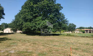Terrain  989 m² à vendre à Saint-Savin (33920)