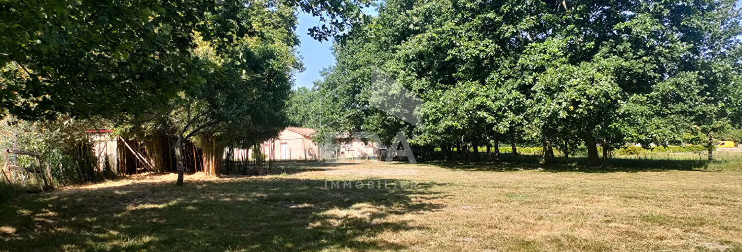 Terrain  1121 m² à vendre à Saint-Savin (33920)
