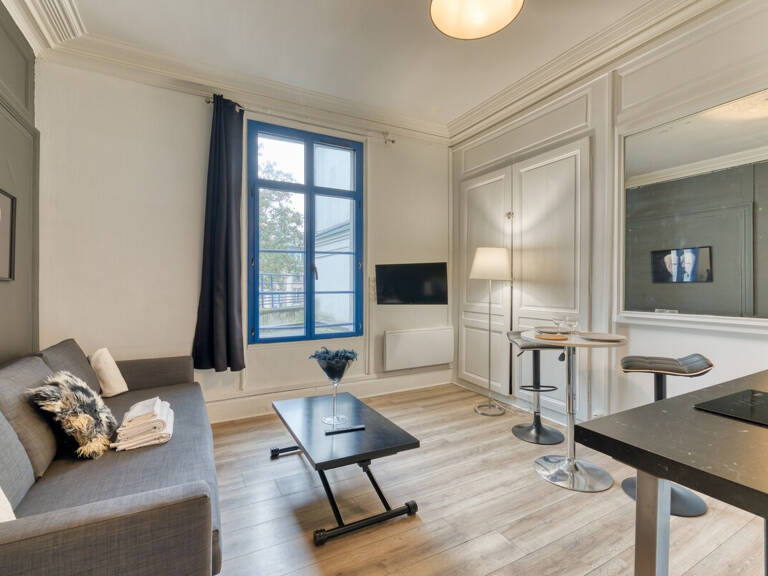 A LOUER - STUDIO MEUBLE - TOUTES CHARGES COMPRISES — photo 1