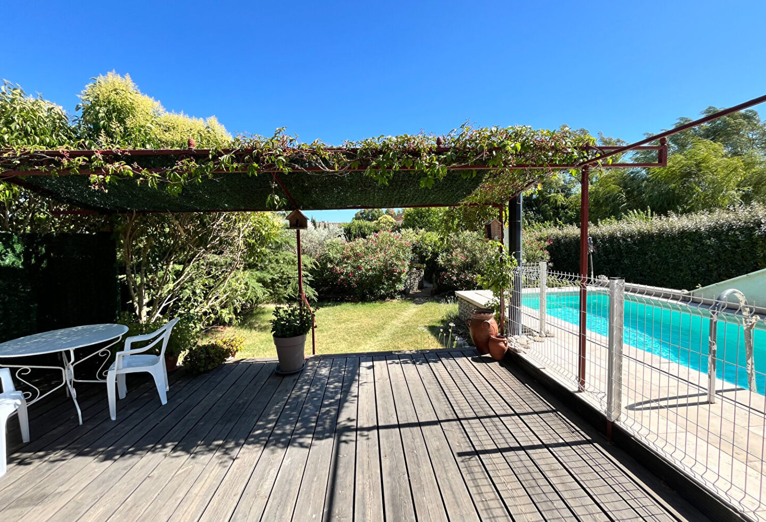 À VENDRE  Maison individuelle de plain-pied avec piscine et dépendance à Aubignan — photo 1