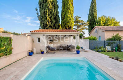Maison T4 d'environ 115m² avec garage, jardin et piscine dans un lotissement sécurisé — photo du bien