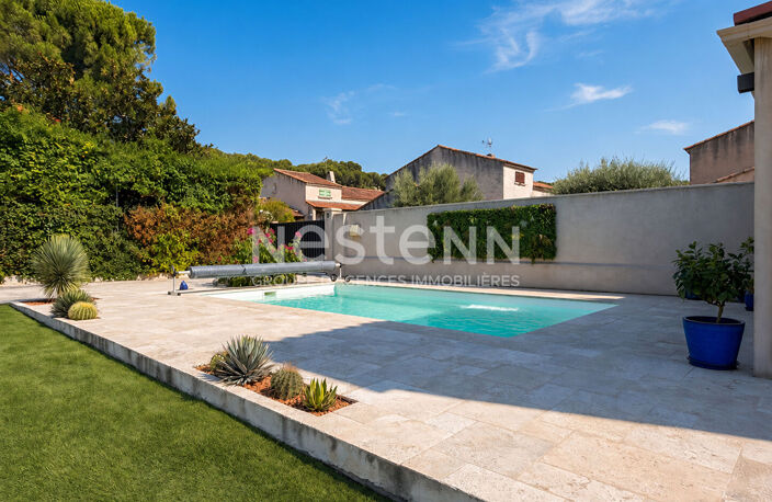 Maison T4 d'environ 115m² avec garage, jardin et piscine dans un lotissement sécurisé — photo 3
