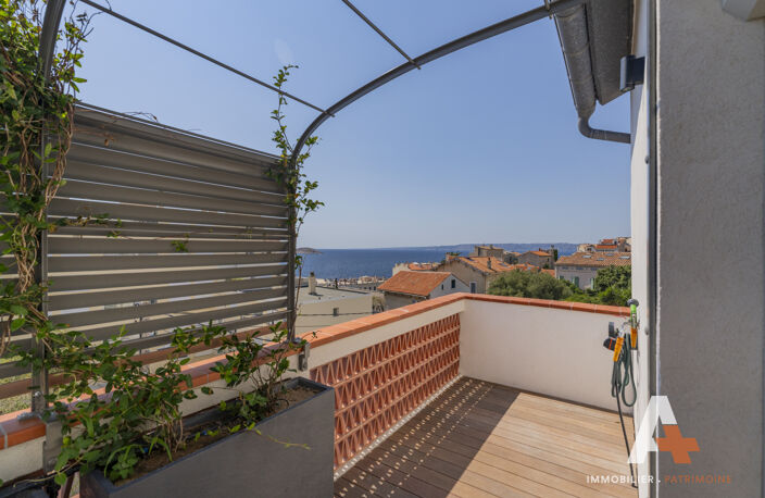 Marseille 7éme : Endoume-Malmousque type 3 vue mer avec terrasse. — photo 5